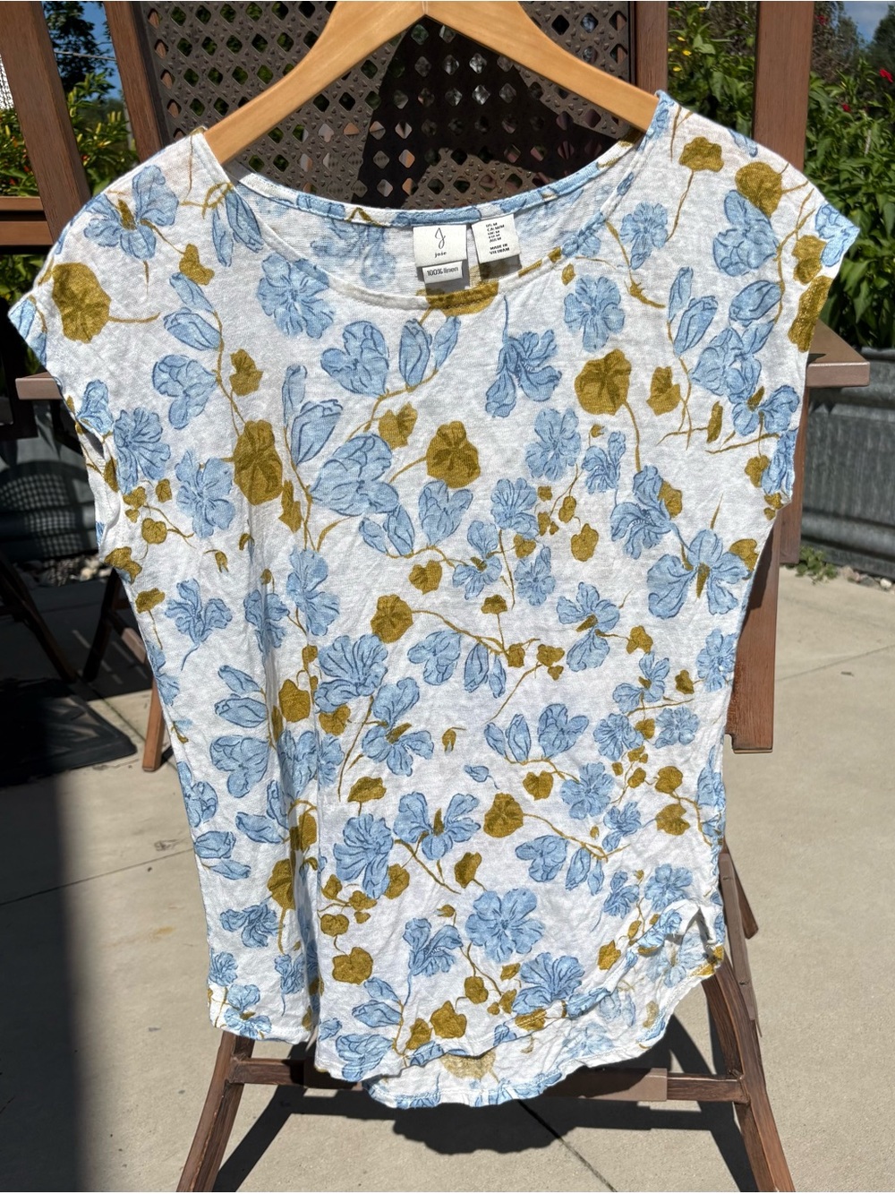 Womens Joie Floral Cap-Sleeve Linen Tee in Blue and Olive. Size M